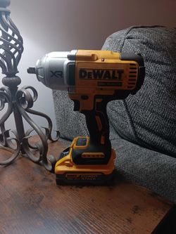 DeWalt DCF900 ½ Impact Wrench w/5AH Power Stack Battery