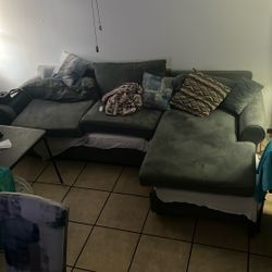 Couch For Sell Non-Negotiable 