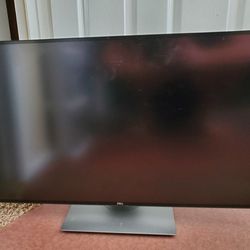 Used Dell 27 Inch Computer Monitor