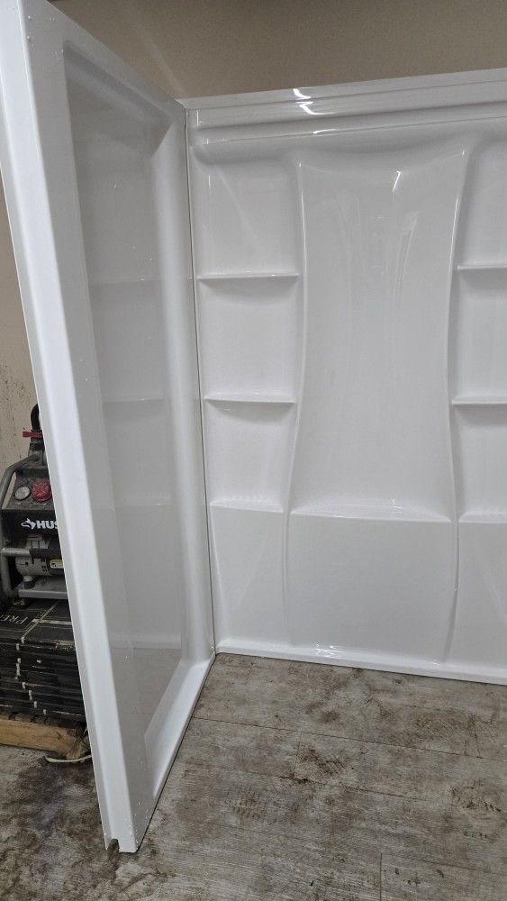 Nuebos Solo Son Las Paredes