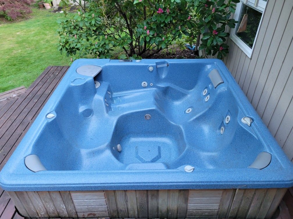 Hot Tub for Sale in Bothell, WA OfferUp