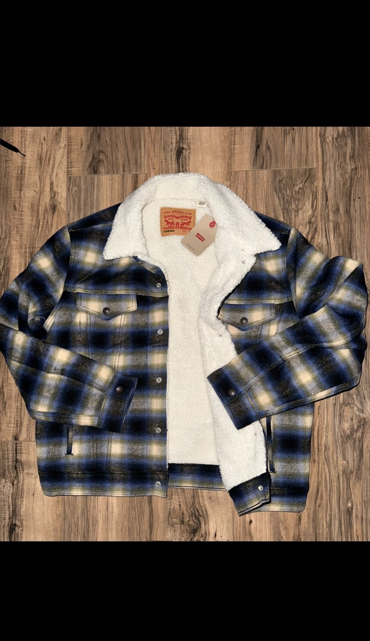 New Men’s Size Medium Levi’s Plaid Sherpa Jacket 