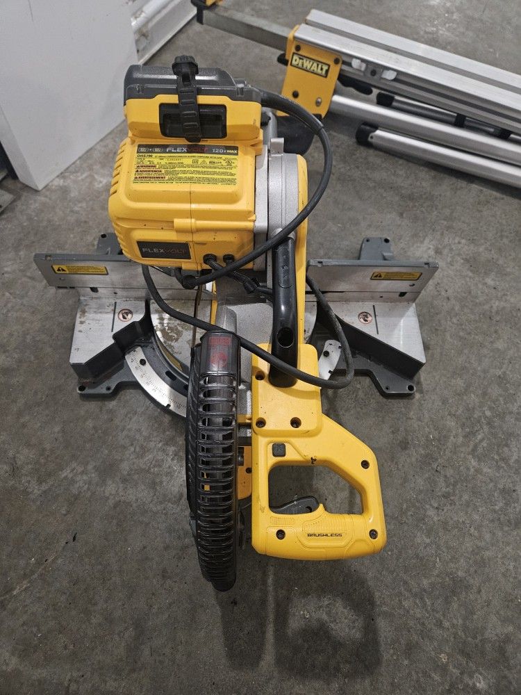 DeWalt 120 Volt 12 In. Flexvolt Double Bevel Corded/Cordless Compound Sliding Miter Saw.