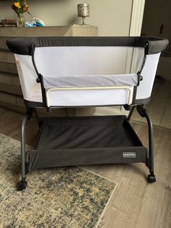 Harppa Bedside Baby Bassinet with Storage Shelf