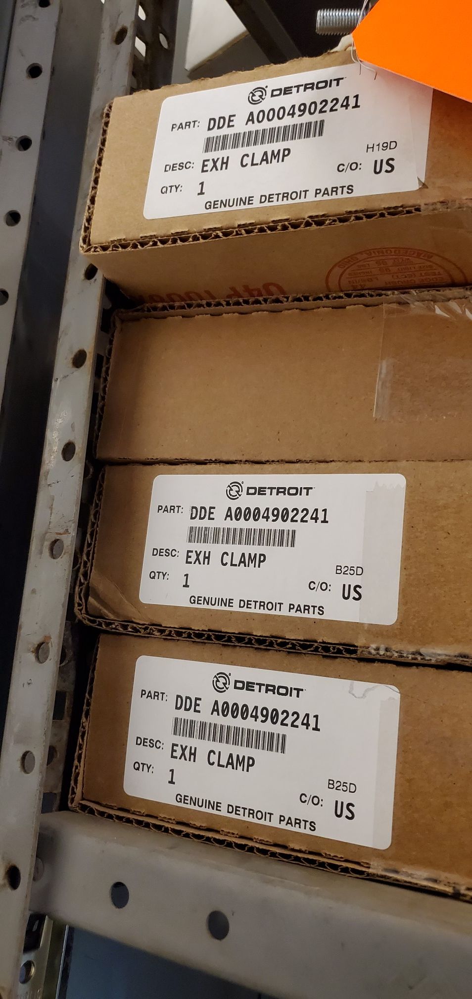 DETROIT DIESEL EXH CLAMP DDE-A0004902241