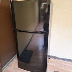 Frigidaire top-freezer refrigerator