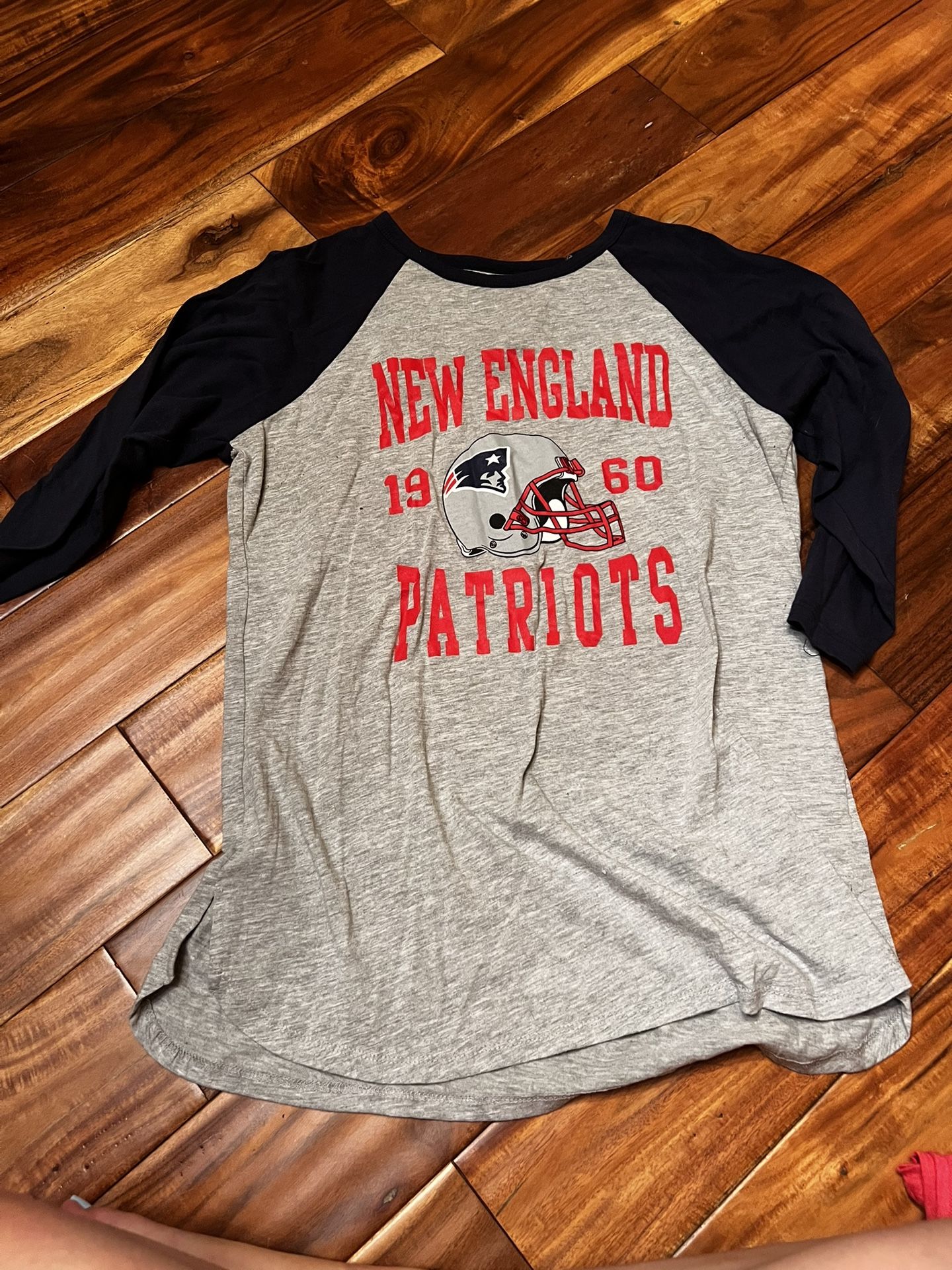 Women’s New England patriots baseball tee. Size xl