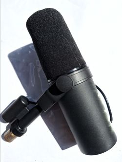 Shure SM7B ORIGINAL 100% + Triton Audio FetHead (Authentic Bundle) 100% original.