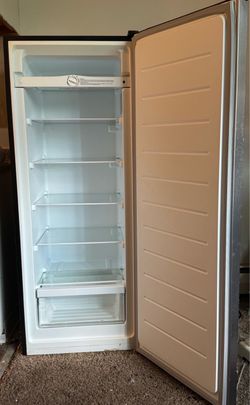 Vissani 7 Cu. Ft. Convertible Upright Freezer / Refrigerator