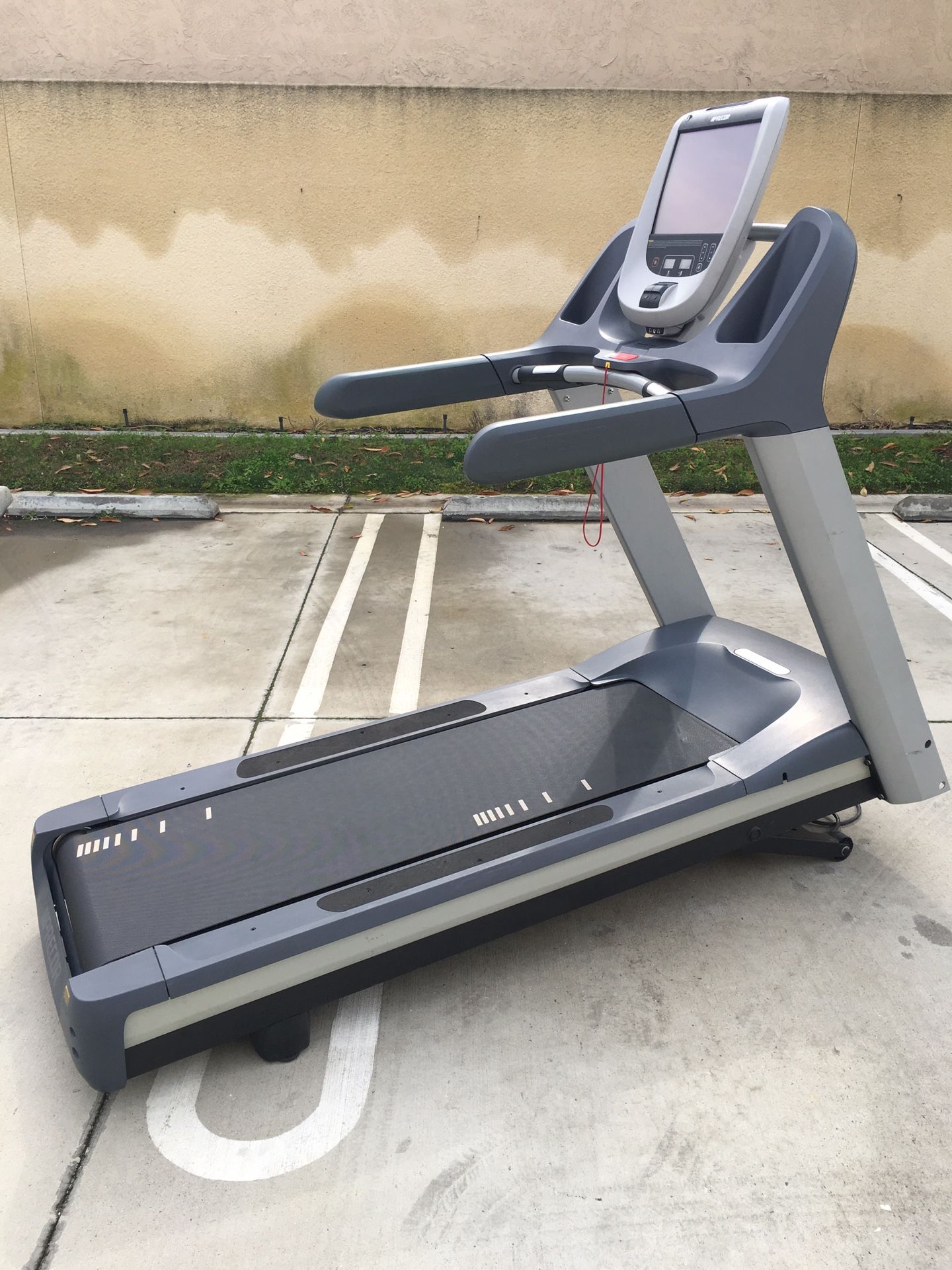 Precor TRM 885 Treadmill w/P80 Console (Remanufactured) (Vista)
