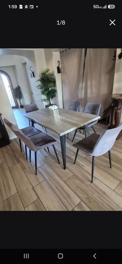Beautiful Set Table w/6 chairs