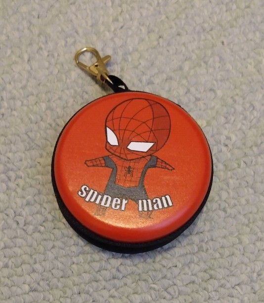 BRAND NEW IN PACKAGE CLIP-ON FULL ZIPPER TIN DOUBLE SIDED SPIDERMAN EARBUD KEY COIN PROTECTIVE STORAGE CASE WITH GOLD COLERED HARDWARE