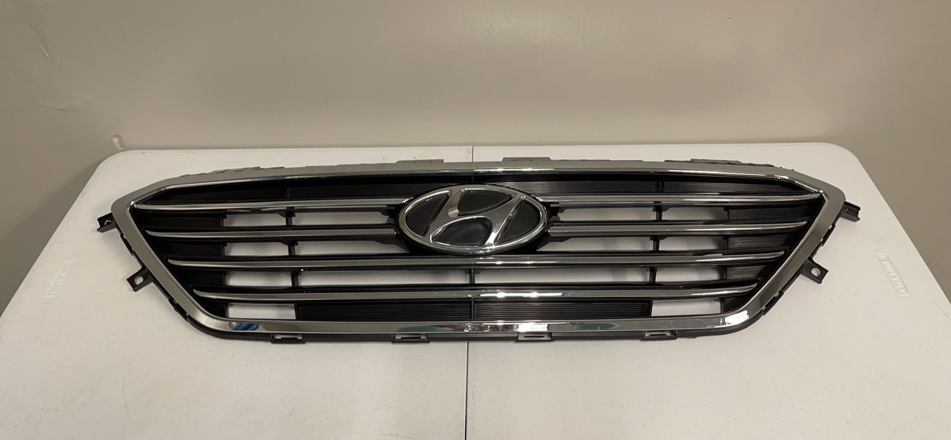 2015 Hyundai Senada Front Upper Grill 