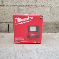Milwaukee Rover Flood Light 4000 Lumens M18 