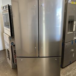 New FRIGIDAIRE 17.6 Cu. Ft. French Door Refrigerator