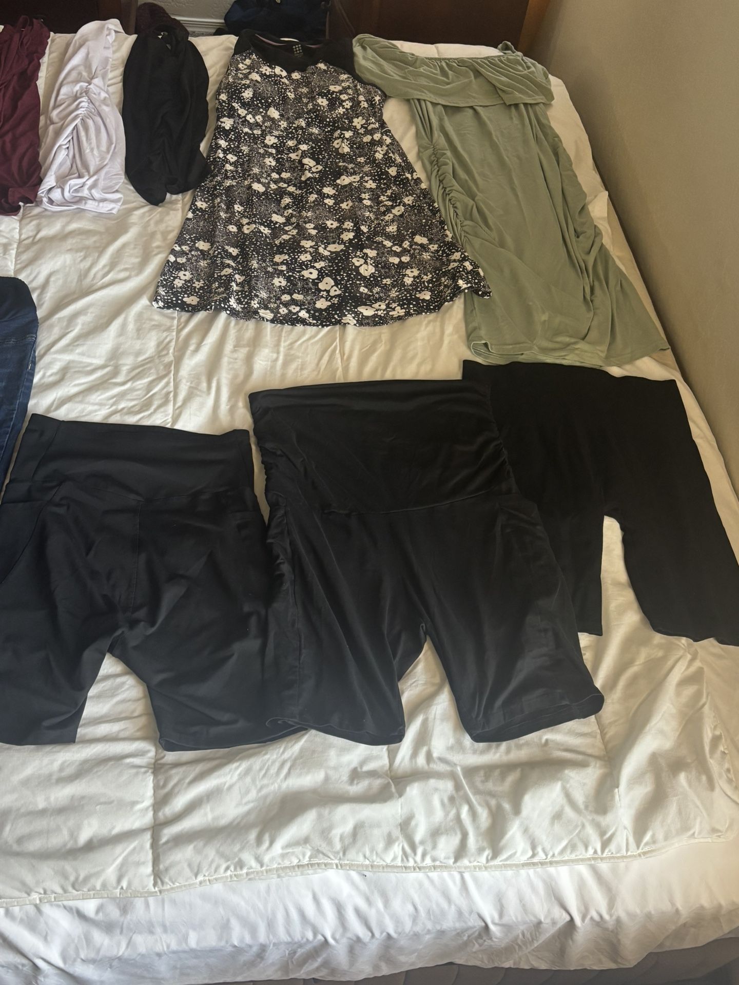 π€° Designer Maternity Clothes Bundle β Lululemon, UGG, PinkBlush β Size M/L β $85 OBO
