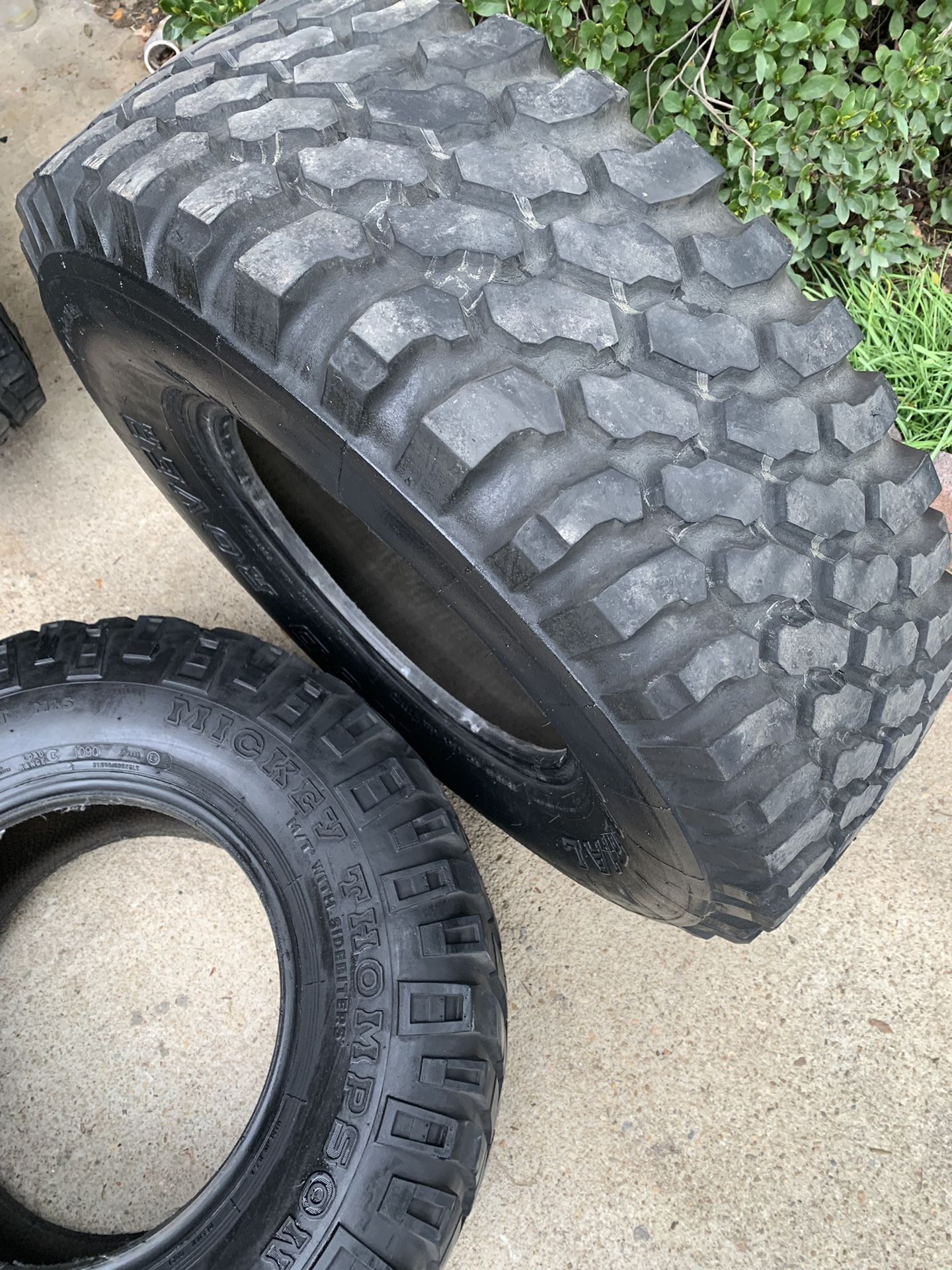 2 Dunlop Big Truck Tires With Lots Of Life 31/10.50/R15