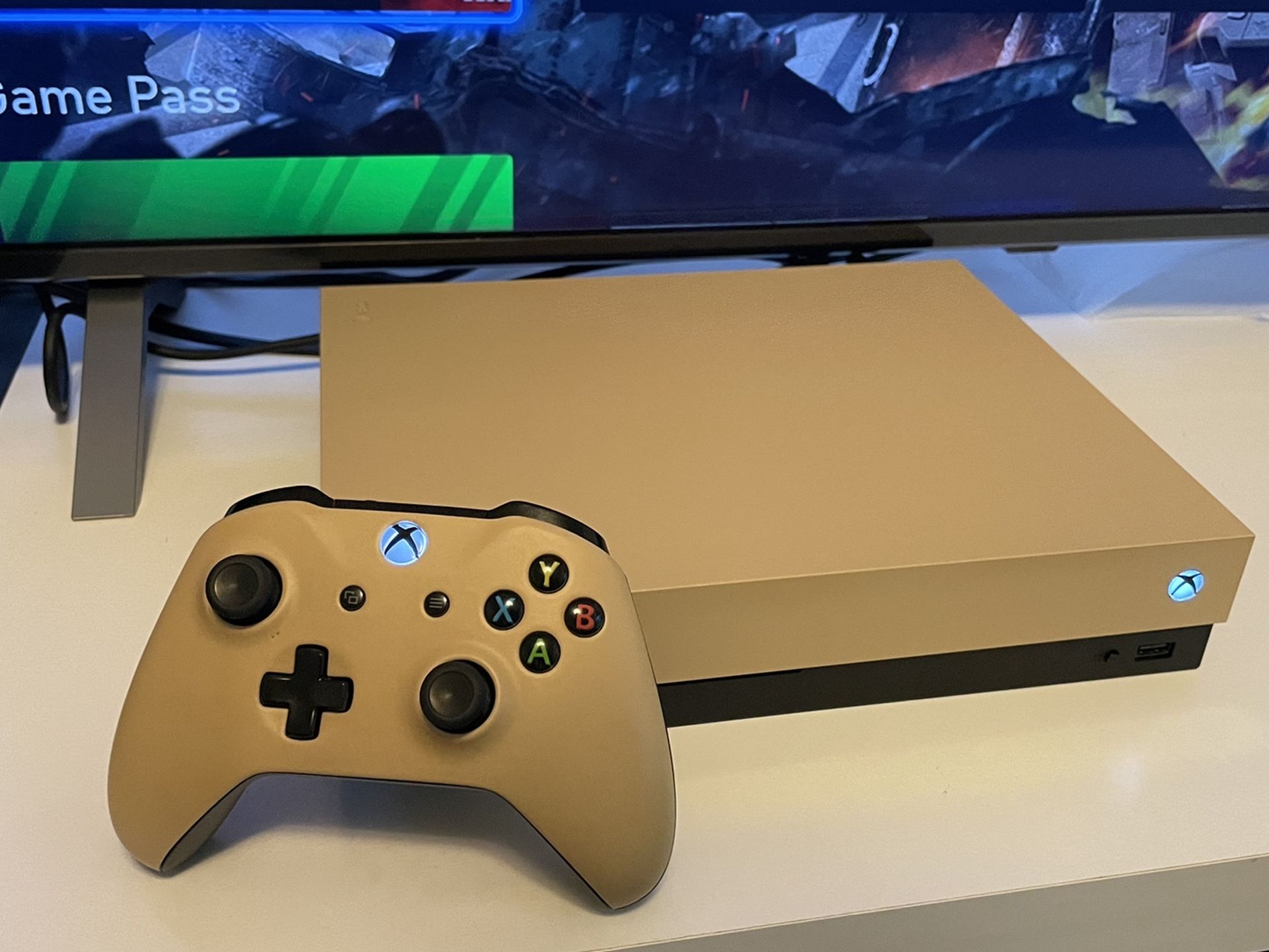 Custom Limited Edition Xbox One X! (Excellent Condition )