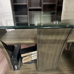 Glass Dining Room Table +chairs 