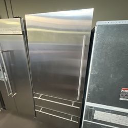 Viking 36”Wide Built In Bottom Freezer 7Series Refrigerator 