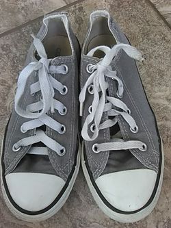 Unisex Converse Size 1y. $6