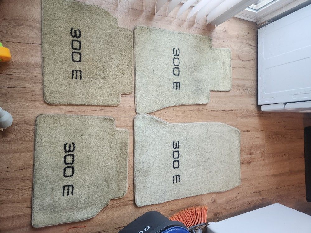 86-92 Mercedes 300E Floor Mats