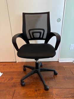 Black Mesh Office Chair with Armrests
