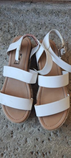 Soda Womans Sandles Size 8