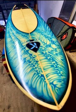 Selling nice 8’4” Matt Kachele mid-size Fun shape swallowtail surfboard 52 liters