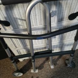 MEDICAL WALKER 