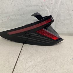 2022-2025 HYUNDAI TUCSON OUTER TAIL LIGHT LEFT SIDE DRIVER LH USED OEM 