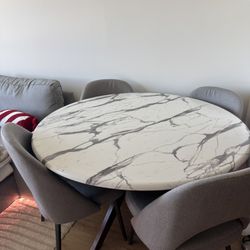 Gamino Round Solid Wood Base Dining Table