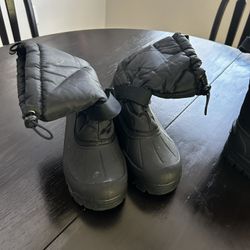 Boys Snow Boots - Big Boy size 5