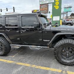 $11,000 OBO 2012 Jeep unlimited 4x4 