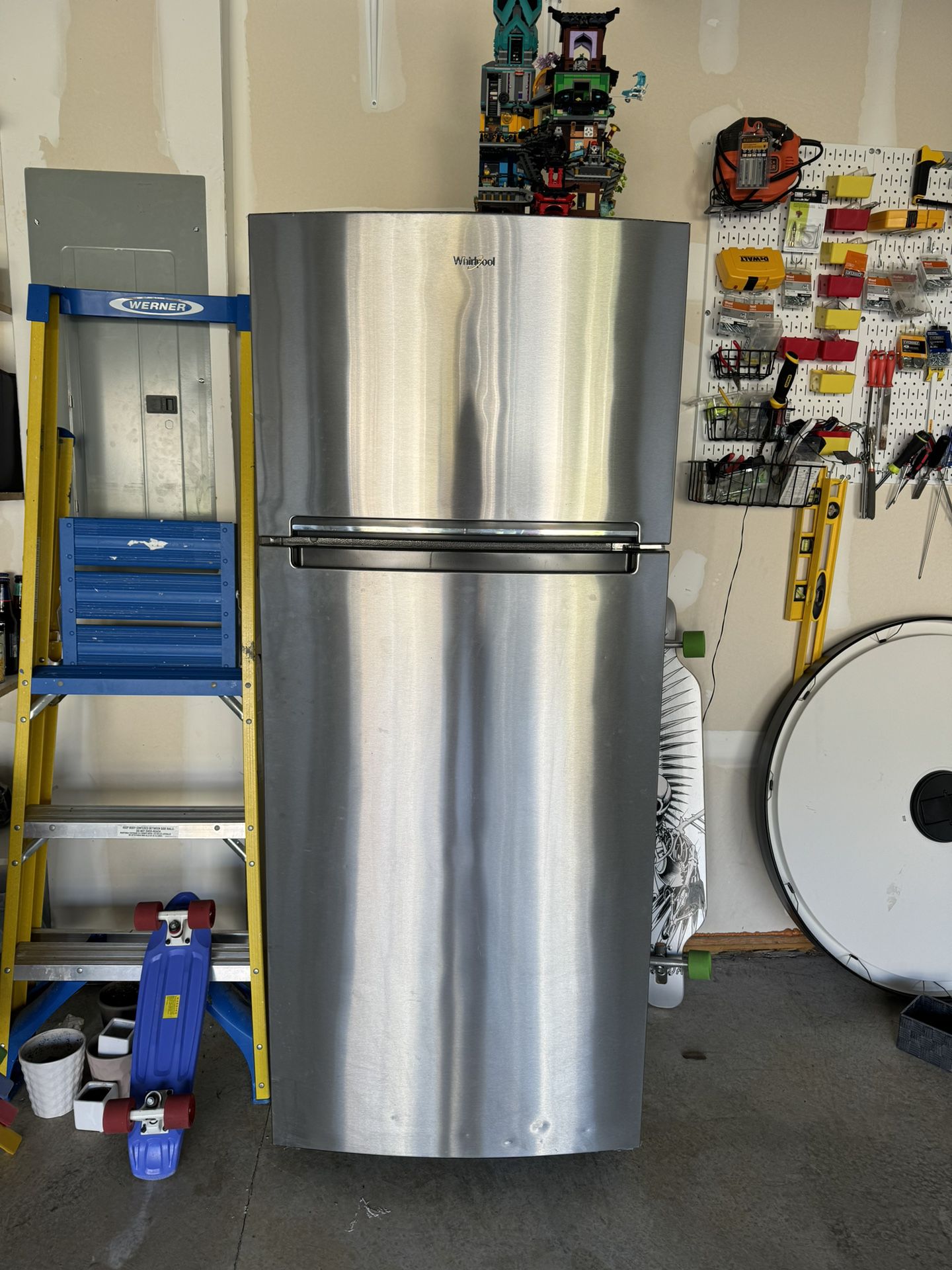 Whirlpool - 17.6 Cu. Ft. Top-Freezer Refrigerator - Stainless Steel