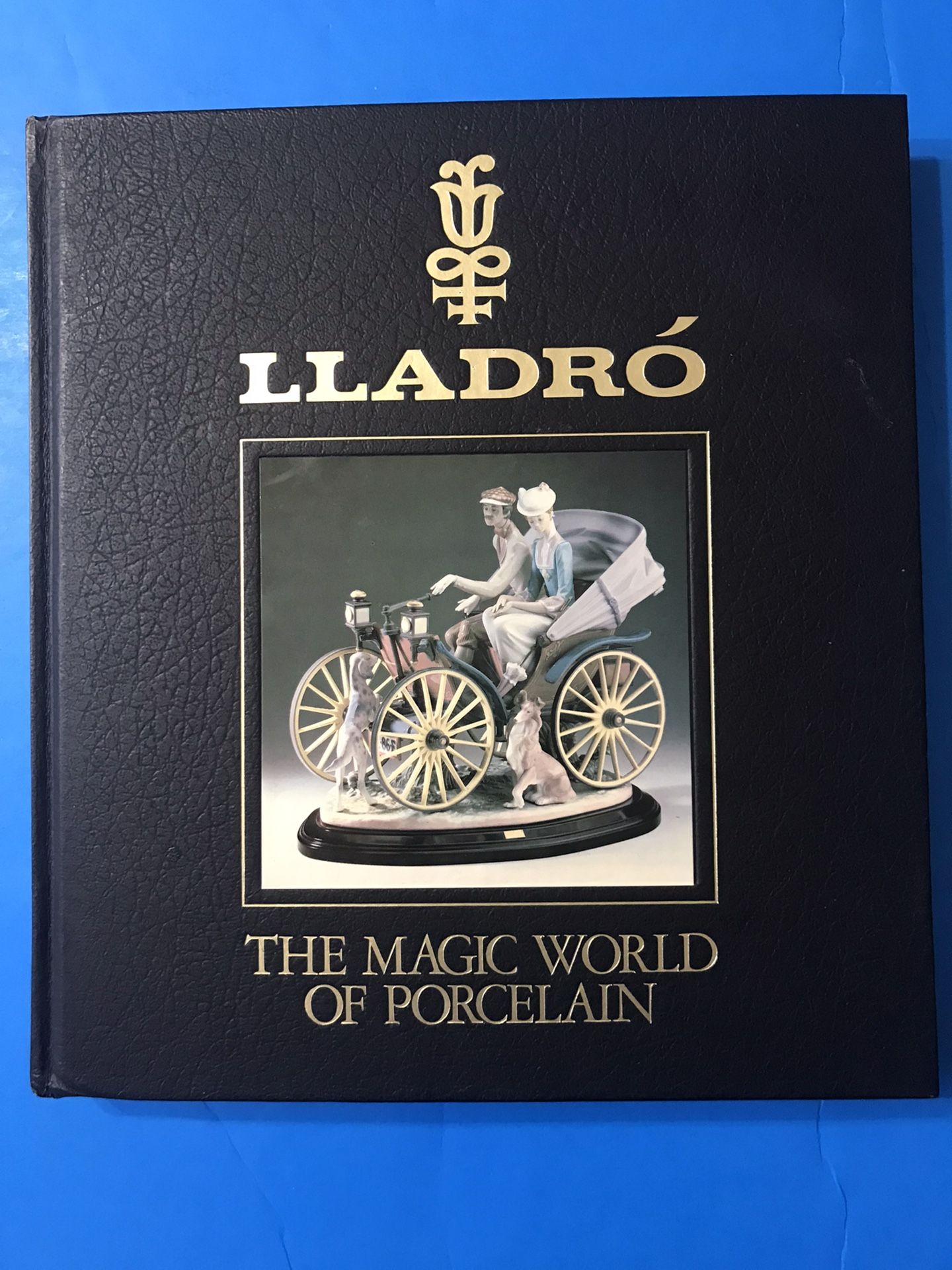 NIce condition LLADRO The Magic World of Porcelain Hardcover 1988 for collectors