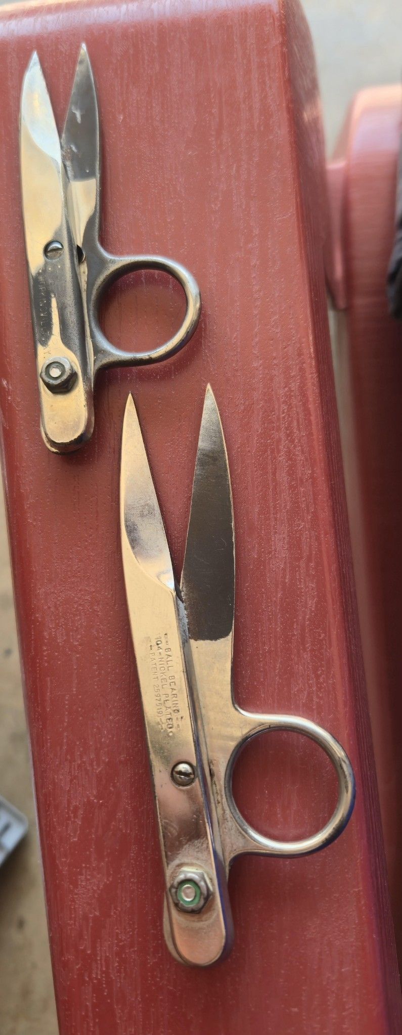 Gold Seal One Finger Scissor Thread Sniper