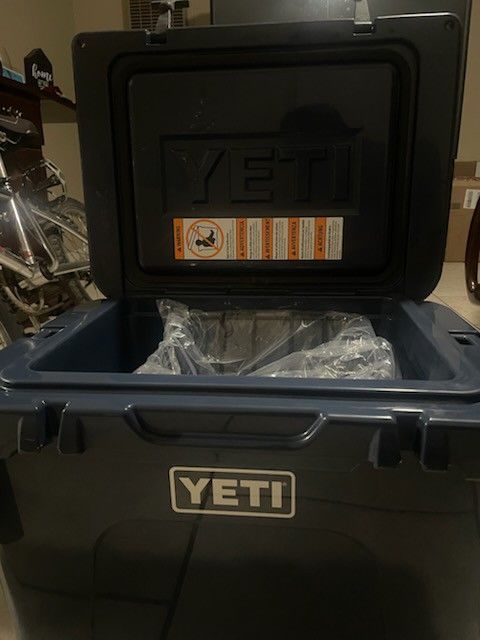 NEW Yeti Cooler 35 Blue