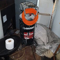    Husky 200 Psi Air Compressor 