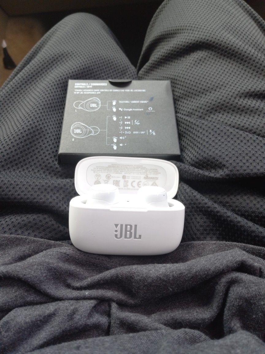 JBL - LIVE 300TWS True Wireless In-Ear Headphones

(White) Brand New Never Used. (Cost $149.99 in the store) 