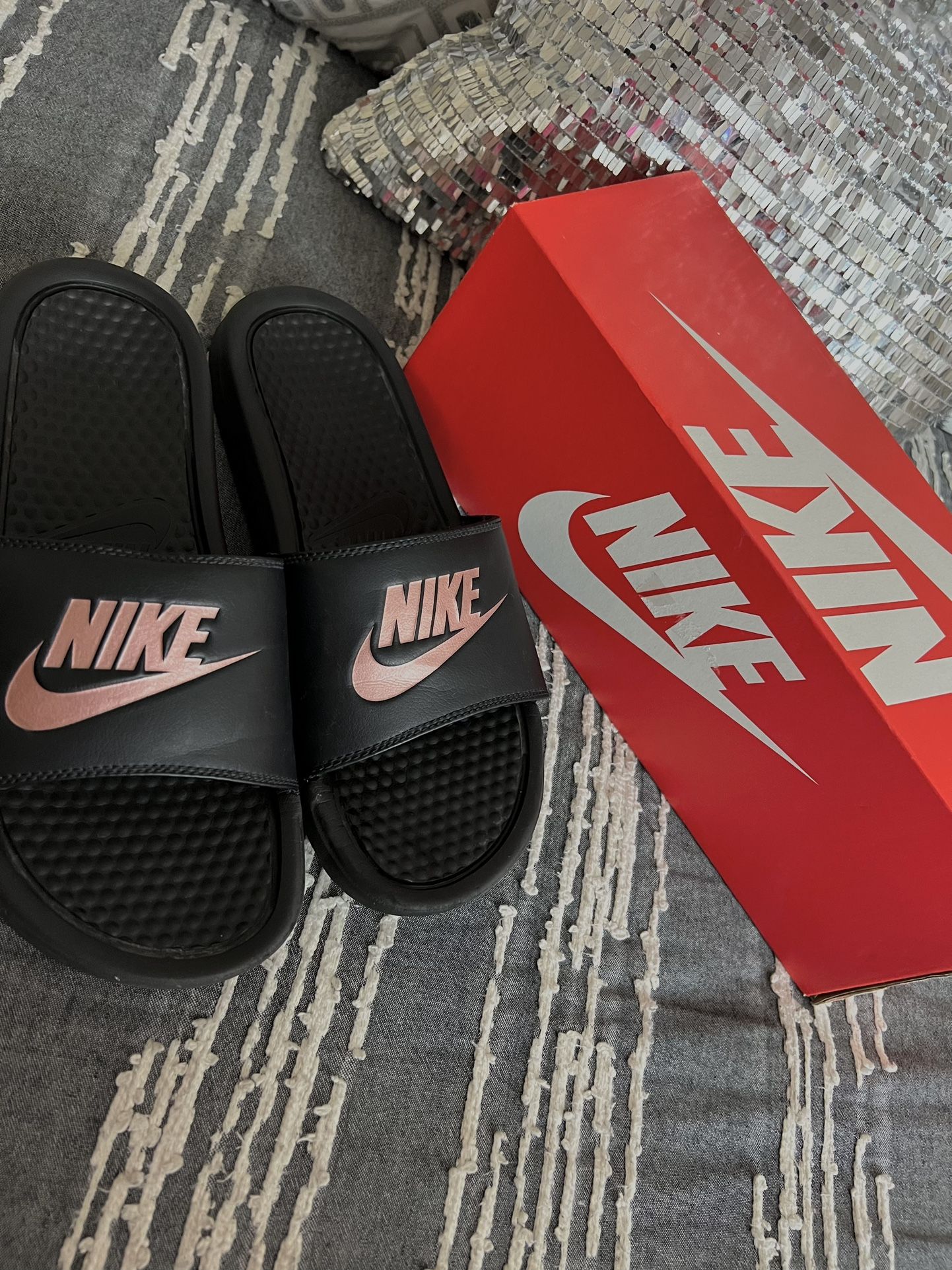 Red rose nike slides outlet