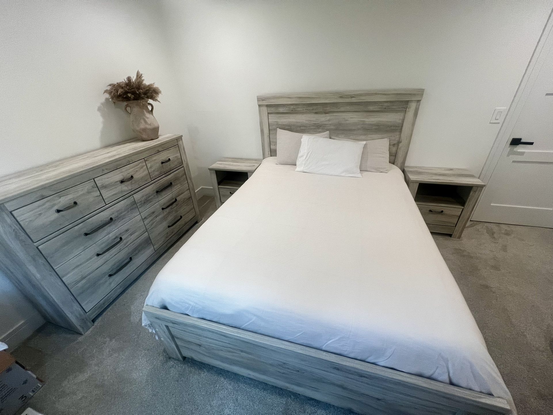 Beautiful 5 Piece Bedroom set (Currently $1150 For 3 Piece Set)