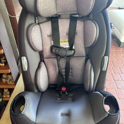 CAR SEAT 