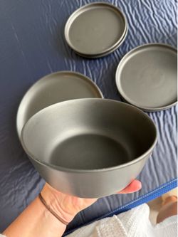 Bowl and plate set