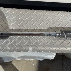 Micrometer Adjustable 3/8” Torque Wrench.