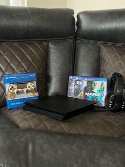 Ps4  Bundle –  + Limited Edition Gold Controller + accessories
