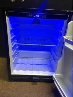 Restaurant Quality Mini Refrigerator (Summit AL55 24 Inch Undercounter Refrigerator 4.2 Cu Ft Stainless Steel Lockable Door)