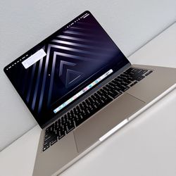 Apple MacBook Air 13-inch M4 16GB, 256GB! Brand New 2025 Model! $925 Starlight Color Or Silver.