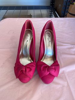 PINK HEELS! women’s ladies shoes fits size 6 ( size 36 European)