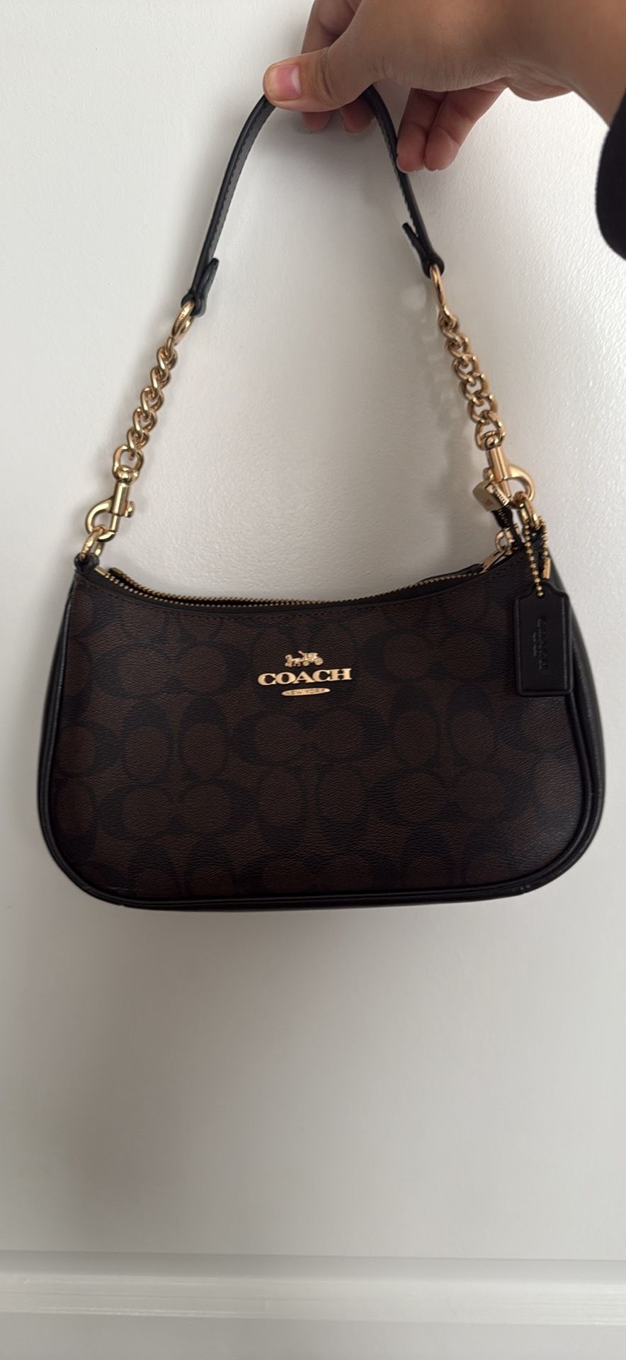 COACH Shoulder Bag – Authentic – Excellent Condition